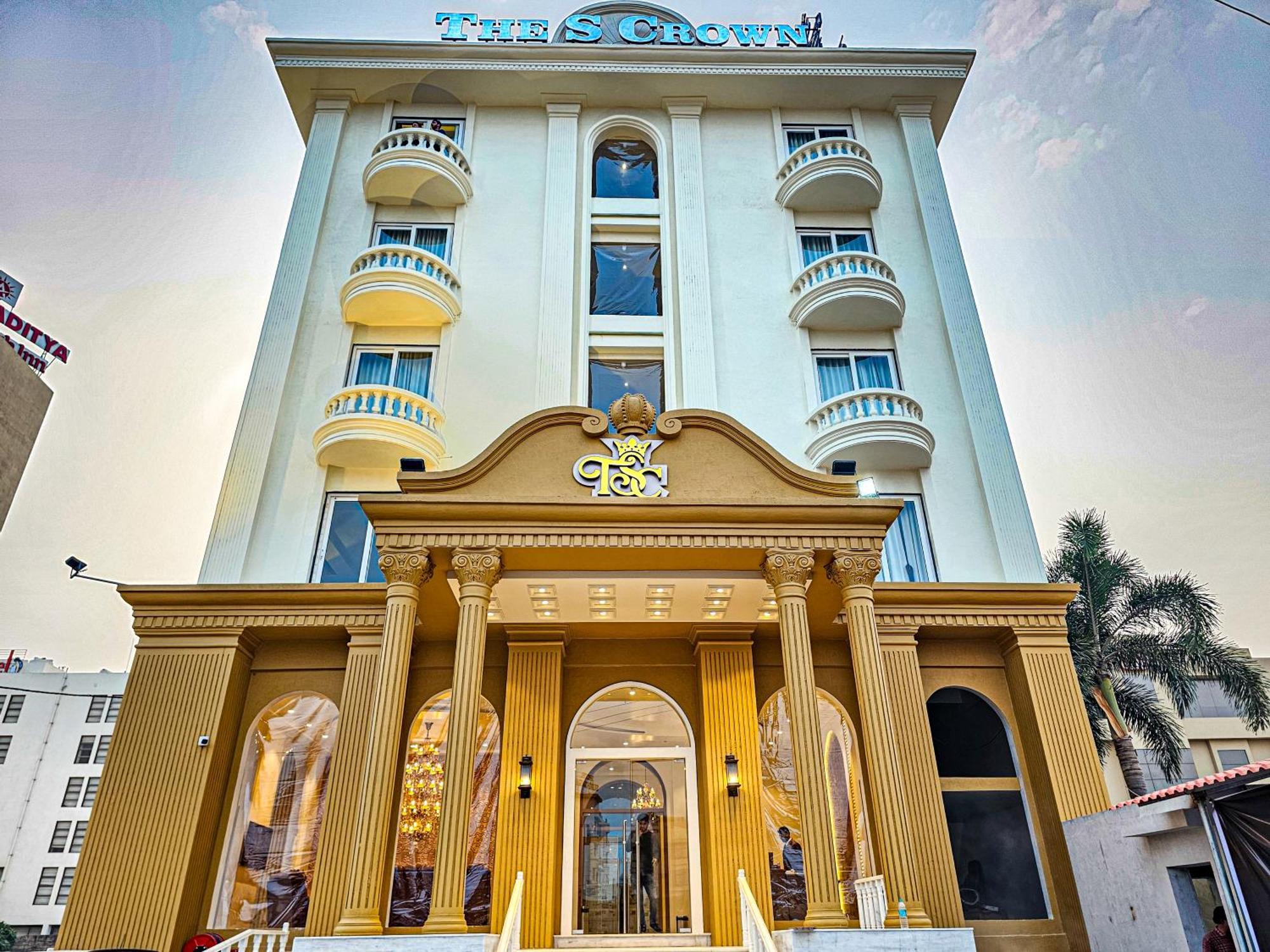 The S Crown Somnath Hotel Buitenkant foto