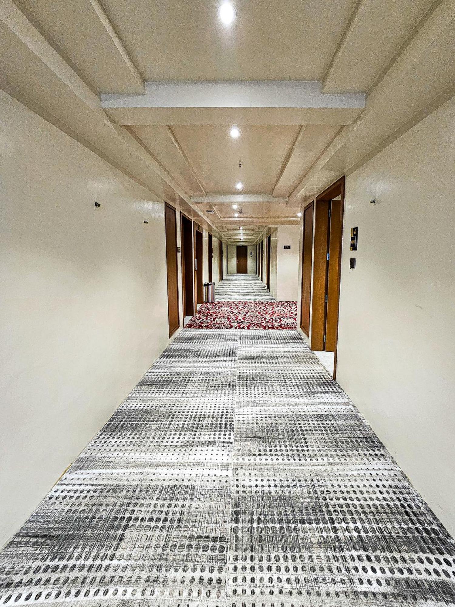 The S Crown Somnath Hotel Buitenkant foto