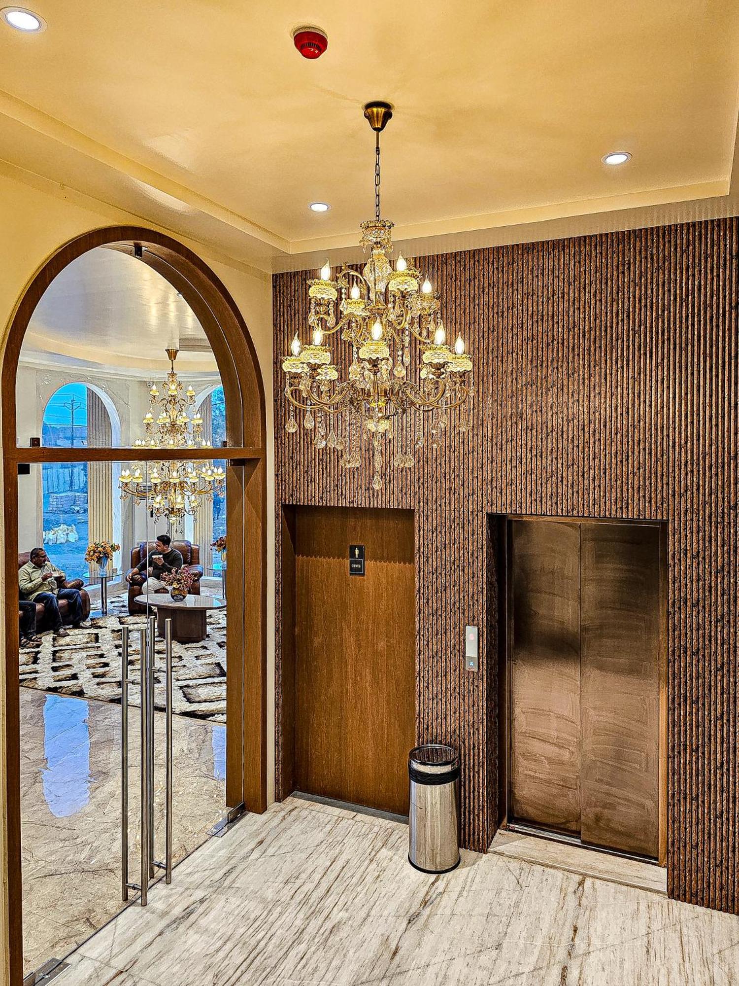 The S Crown Somnath Hotel Buitenkant foto
