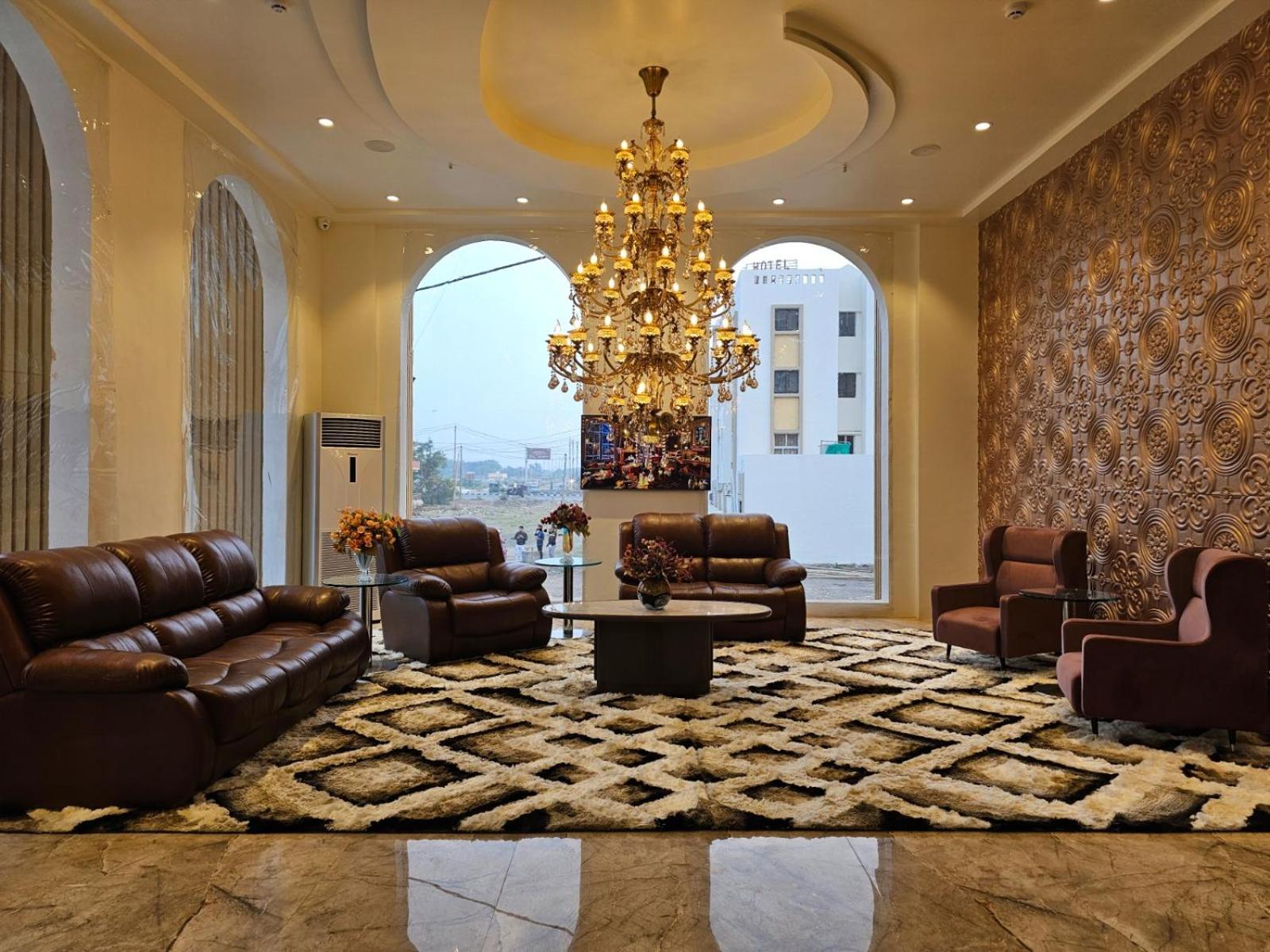 The S Crown Somnath Hotel Buitenkant foto