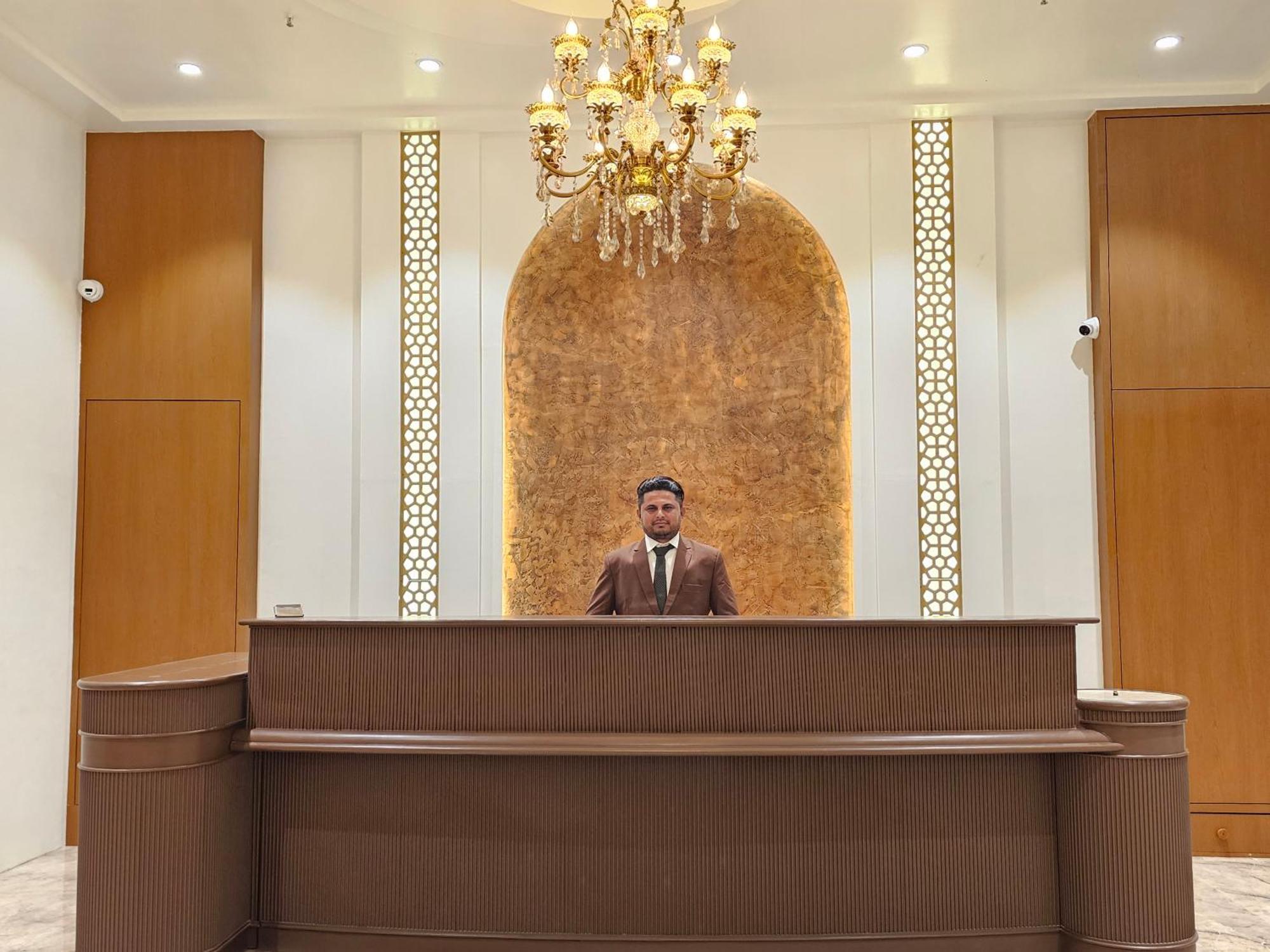 The S Crown Somnath Hotel Buitenkant foto